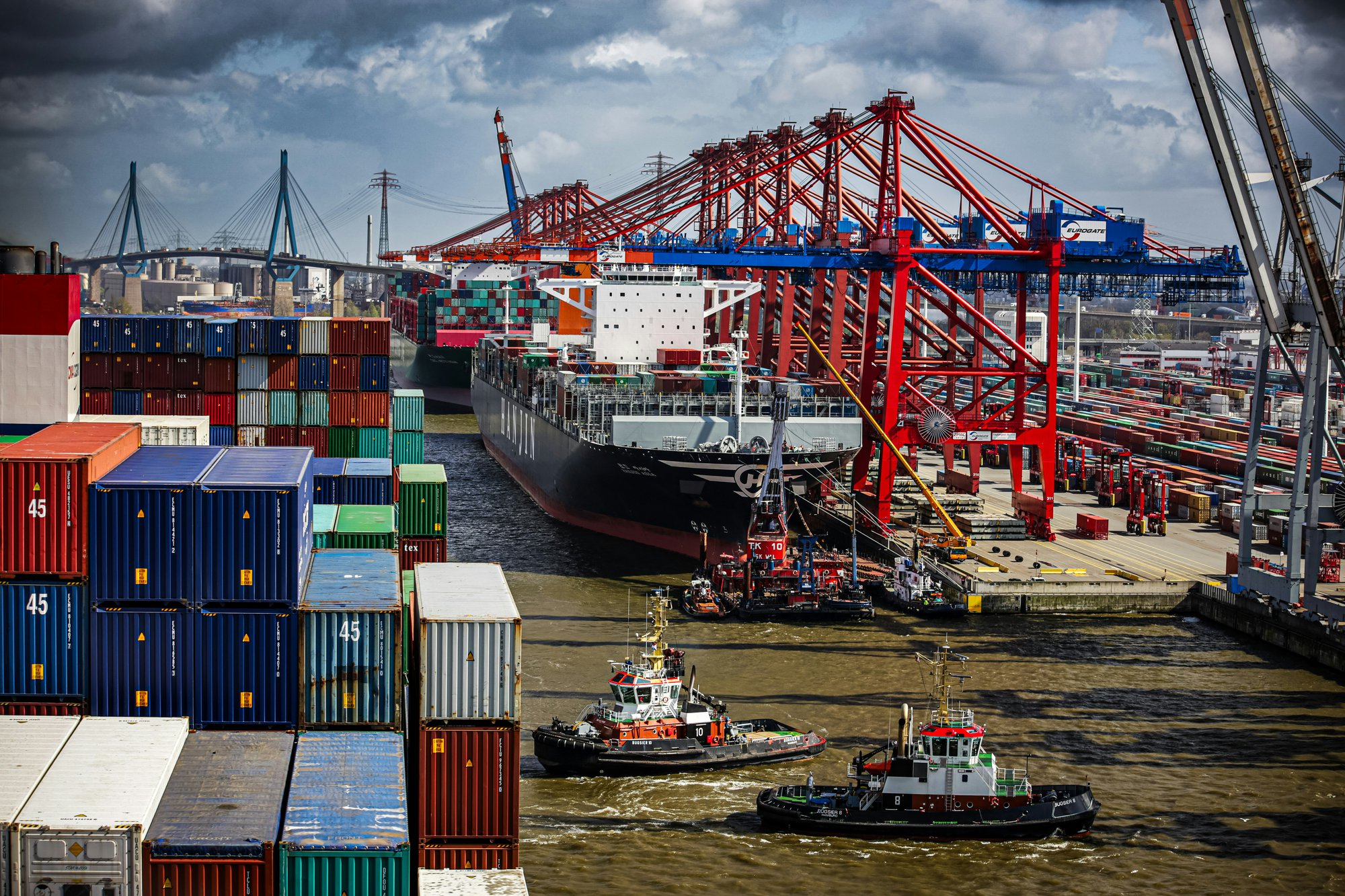 Real-time supply chain visibility empowers you to make smarter, data-driven decisions for your inventory.